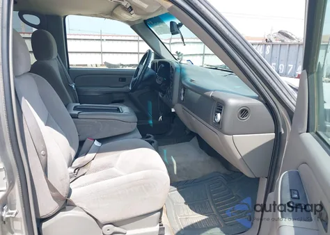 2004 Chevrolet Tahoe Ls z USA, uszkodzony, nr VIN 1GNEC13V24R289594